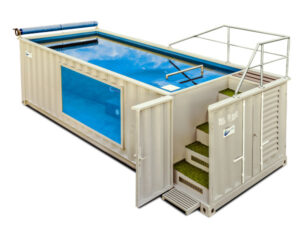 Piscina panorâmica em forma de contentor, com 12 metros de comprimento.