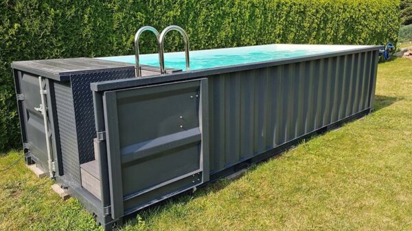 QWWW.jpg Piscina modular com dimensões de 6,2m x 2,5m, com sistema de natação contra a corrente, zona desportiva e spa.