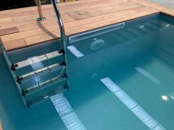 QZZ.jpg Piscina de contentores de 6 metros