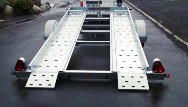 TTTTTT.jpg Reboque para transporte de veículos de eixo único, capacidade de 1300 kg
