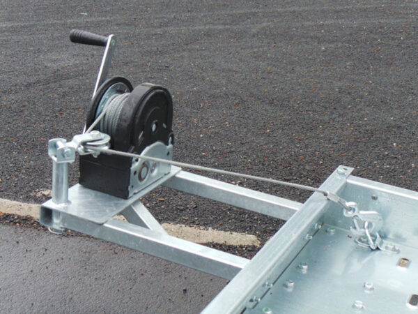TTTTTTTT.jpg Reboque para transporte de veículos de eixo único, capacidade de 1300 kg